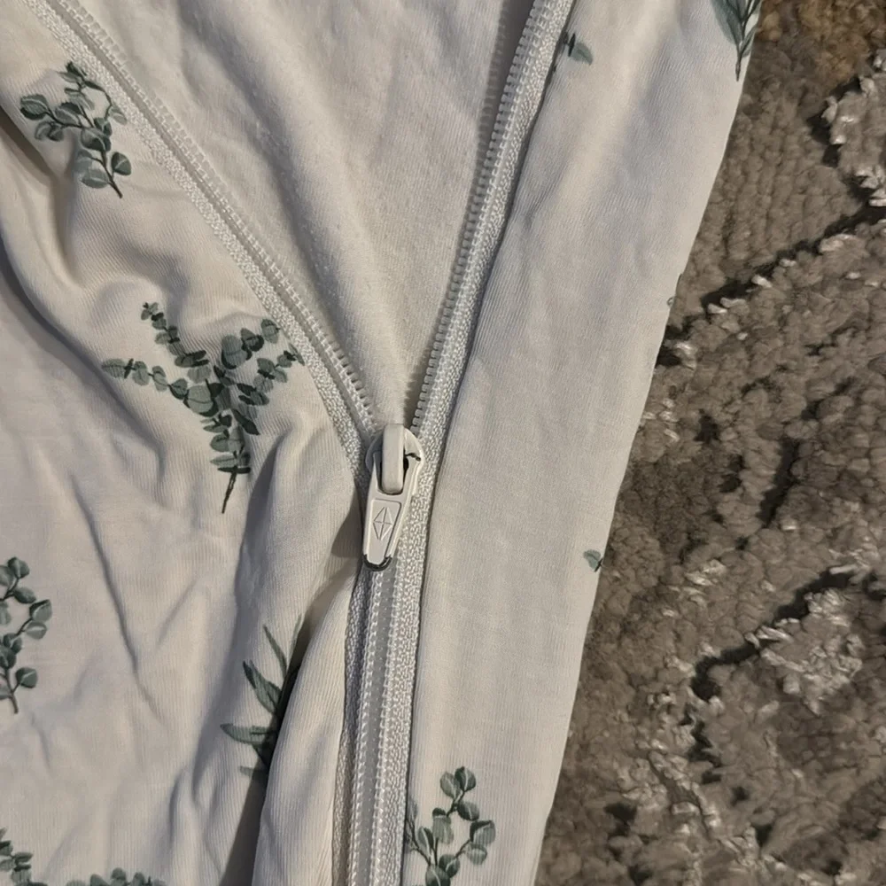 Kyte BABY Floral Print sleep sack 0.5 L in White and Green - Picture 4 of 4